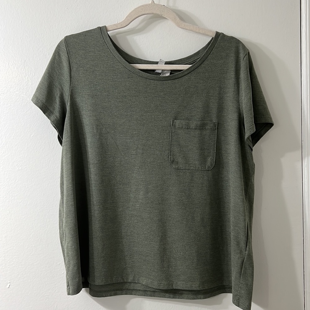 Divided from H&M Basic Green Short Sleeve Shirt with Pocket| Size L